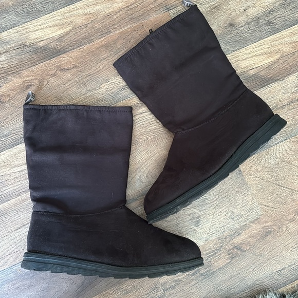 Muk Luks Black Winter Boots - Picture 3 of 5